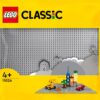 LEGO Classic -sarjan harmaa rakennuslevysarja, jossa on rakennuskone, pieniä rakennuksia ja auto.