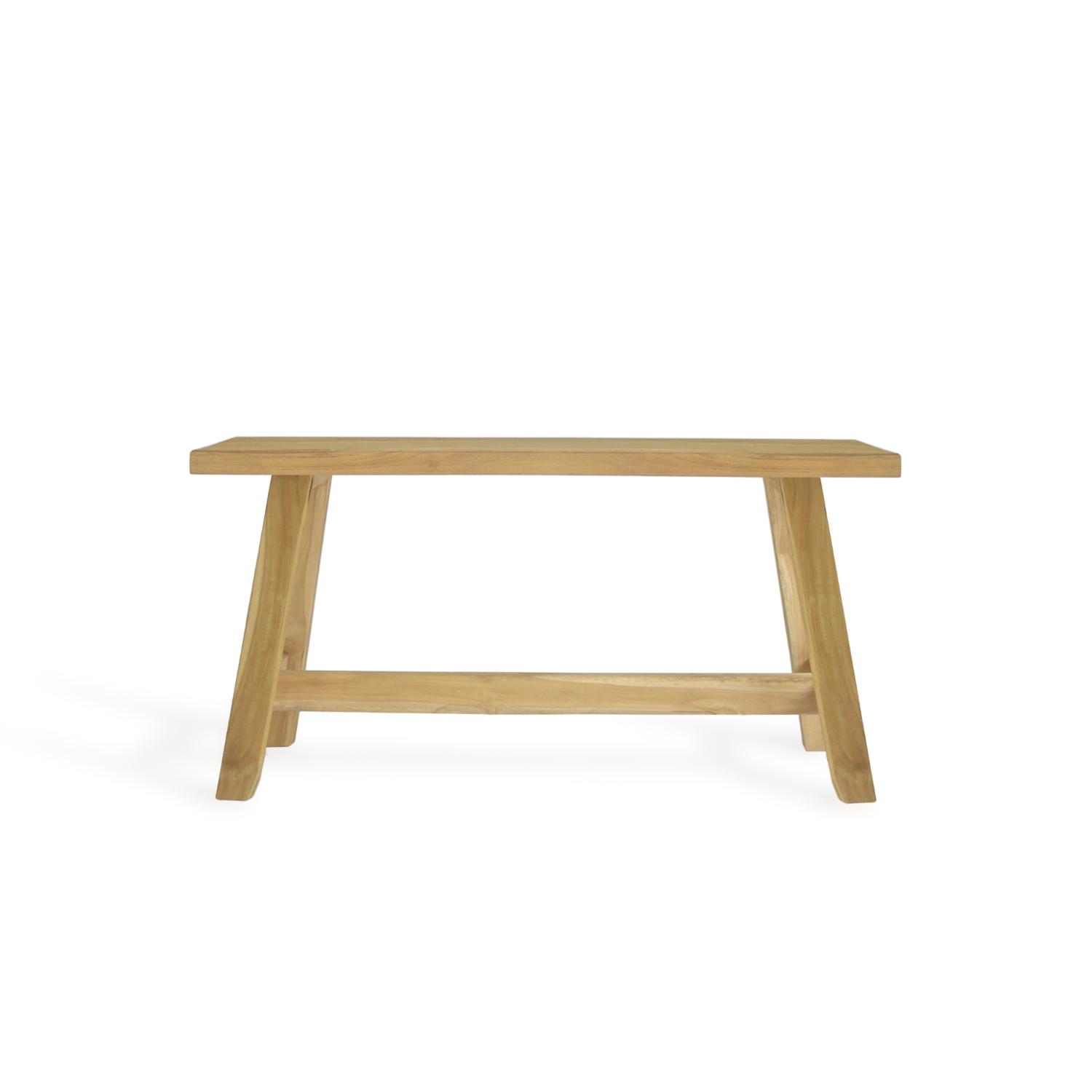 Penkki natural 90x25x45 cm on puinen penkki, jossa on yksinkertainen suorakulmainen istuinosa, viistot jalat ja vaakasuora tukitanko; kuva on otettu yksivärisellä valkoisella taustalla.