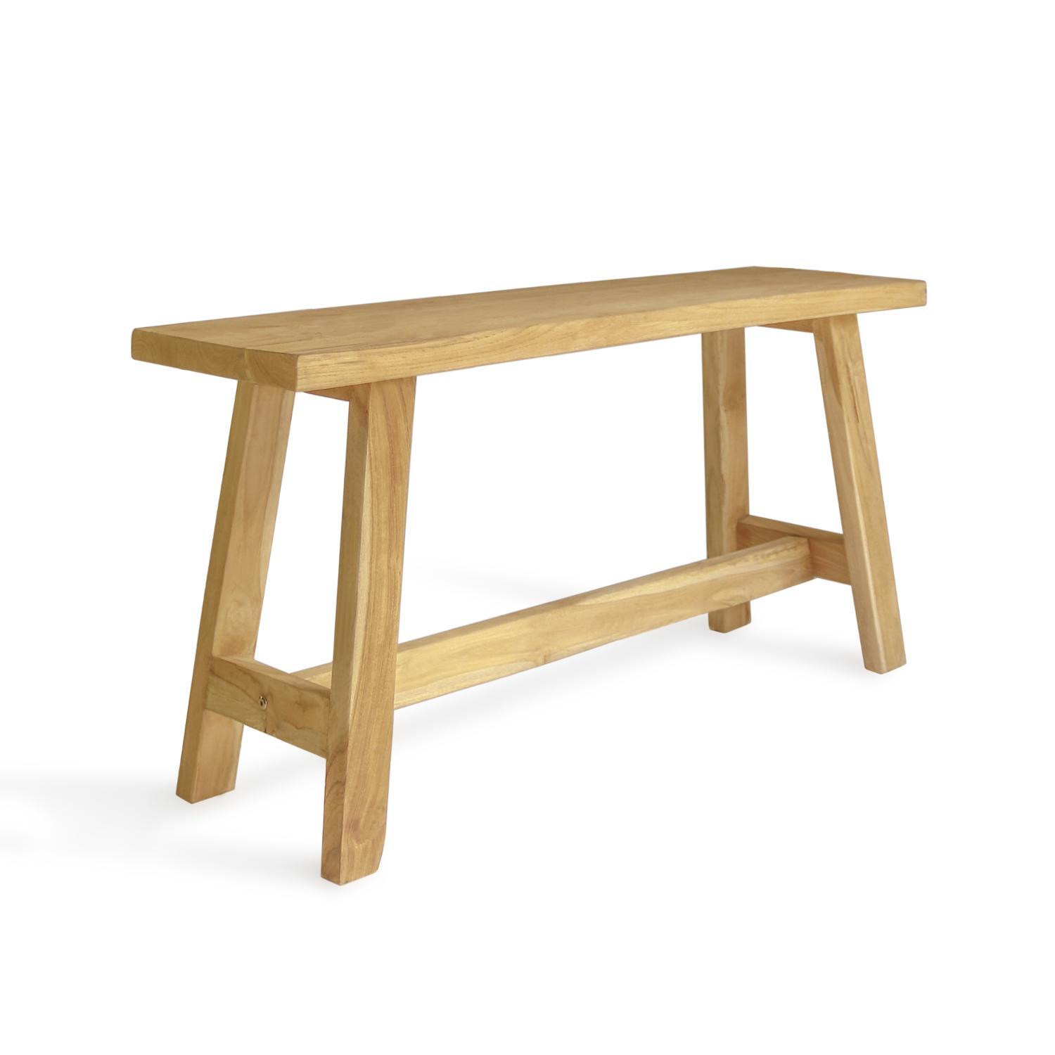 Penkki Natural -penkki (90 x 25 x 45 cm), jossa on viistot jalat ja vaakasuora tukitanko, on esillä valkoisella taustalla.