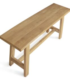 Penkki natural 90x25x45 cm on yksinkertainen puinen penkki, jossa on tasainen suorakulmainen istuinosa ja neljä tukevaa jalkaa; kuvassa se on esillä valkoisella taustalla. Sen pinta on luonnonpuun värinen, ja puun syykuviointi näkyy selvästi.
