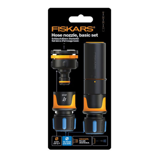 Fiskars kastelusuutin cf perussetti sisältää suihkusuuttimen ja kaksi sinisellä korostuksella varustettua letkuliitintä, mustassa ja oranssissa pakkauksessa, sopii 13-15 mm:n letkuille.