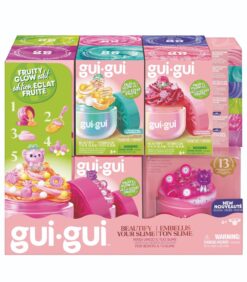 Värikäs gui-gui Fruity Glow Slime -lelusetti, jonka pakkauksessa on neljä erilaista slime-astiaa, koristeellisia lisäaineita ja virtahepoaiheinen kansi. Tuote on tarkoitettu 6-vuotiaille ja sitä vanhemmille lapsille.