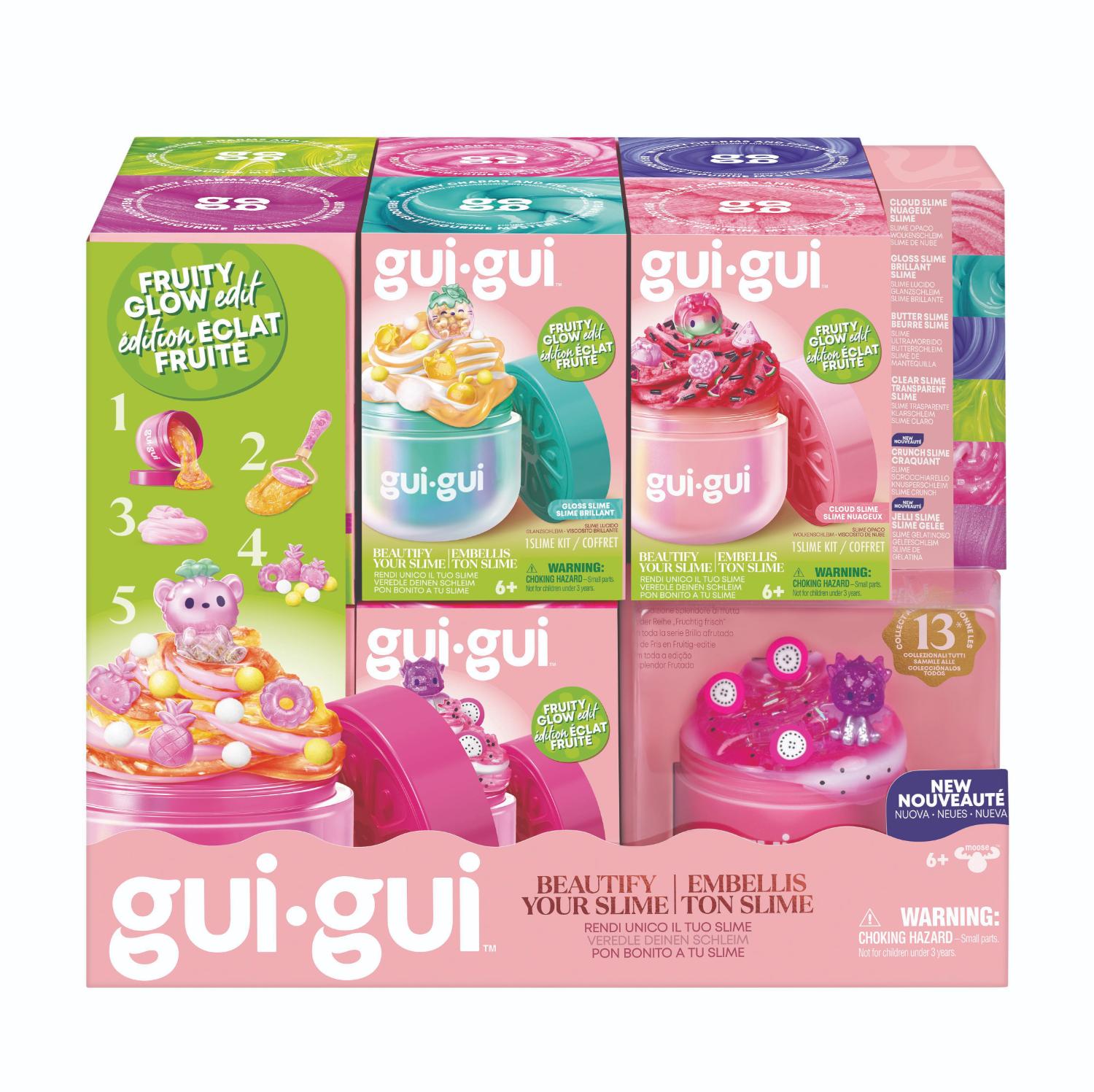 Värikäs gui-gui Fruity Glow Slime -lelusetti, jonka pakkauksessa on neljä erilaista slime-astiaa, koristeellisia lisäaineita ja virtahepoaiheinen kansi. Tuote on tarkoitettu 6-vuotiaille ja sitä vanhemmille lapsille.