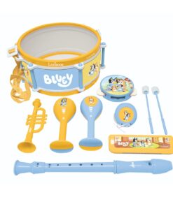 Bluey-aiheinen lasten soittosetti, johon kuuluu rumpu, nokkahuilu, huuliharppu, marakassit, trumpetti, kastanjetit ja rumpukapulat; kaikki sinisiä ja keltaisia, ja niissä on hahmojen kuvia.