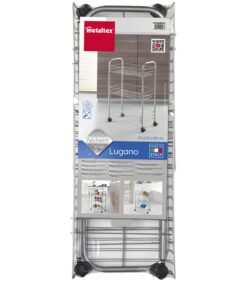Metaltex Lugano -kolmikerroksinen pyörillä varustettu säilytyskärry pakkauksessaan; kuvassa esitetään tuotteen ominaisuudet, mitat (41 x 23 x 63 cm) sekä valokuvia koottuna käytössä olevasta kärrystä. Etiketissä mainitaan, että tuote on valmistettu Italiassa.