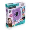 ”Secret Creator Secret Video Journal” -pakkaus, jossa on violetti elektroninen päiväkirja, jossa on lukkosymboli, kuvia sitä käyttävästä tytöstä sekä tekstiä, jossa korostetaan ominaisuuksia kuten video, lukituksen avaaminen, tallennus ja tallentaminen. Ikäsuositus: 7 vuotta ja ylöspäin.