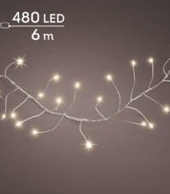 6 metrin pituinen, 480 LED-valosta koostuva hehkuva valosarja, joka on kytketty pistorasiaan ja valaistu neutraalia taustaa vasten.