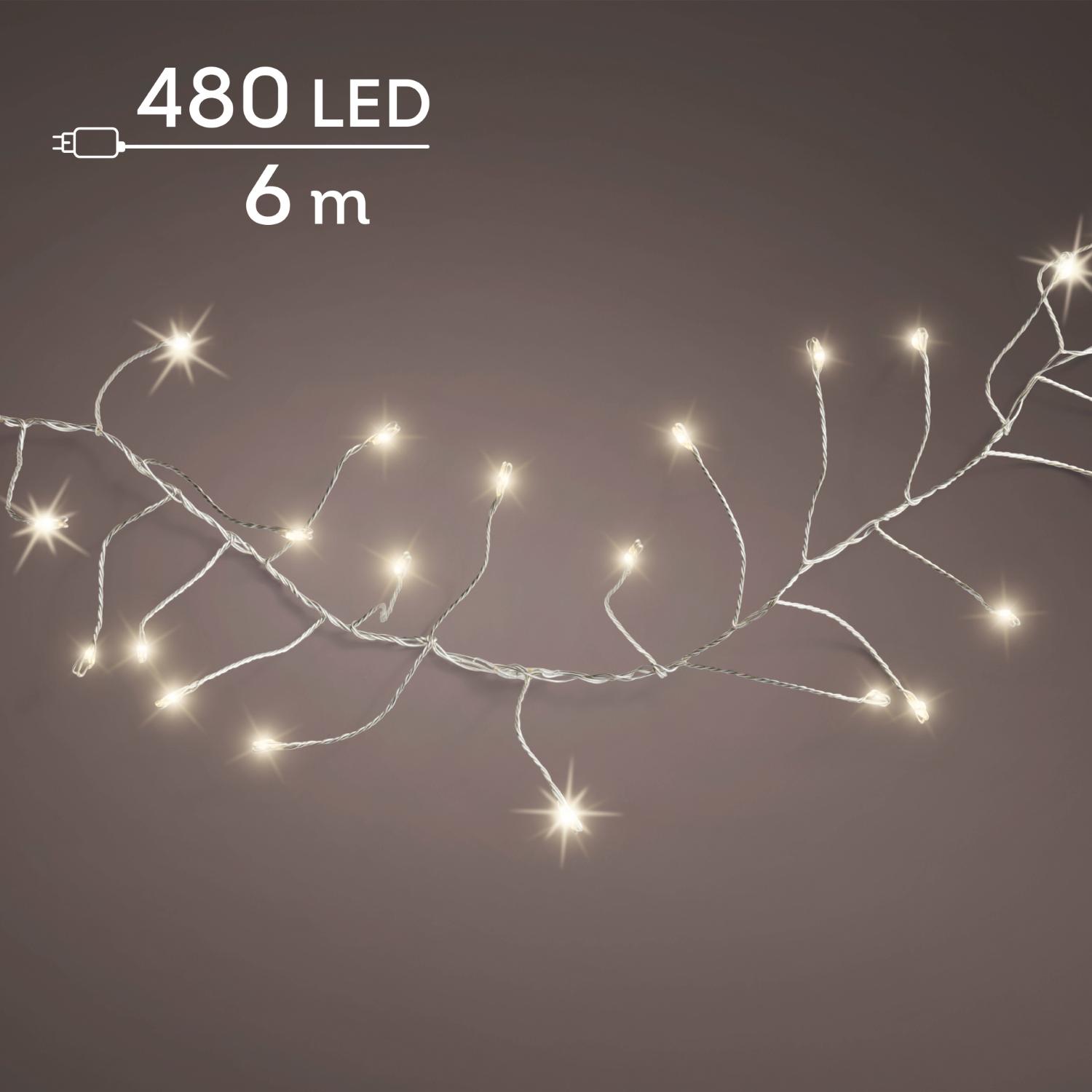 6 metrin pituinen, 480 LED-valosta koostuva hehkuva valosarja, joka on kytketty pistorasiaan ja valaistu neutraalia taustaa vasten.