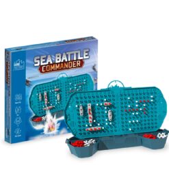 Blue Sea Battle Commander -lautapeli on asetettu pelilaatikon eteen, jossa on aluksia ja vettä esittävä kuvitus. Pelissä on punaisia ja valkoisia pelinappuloita. Peli on avattu ja valmis pelattavaksi.