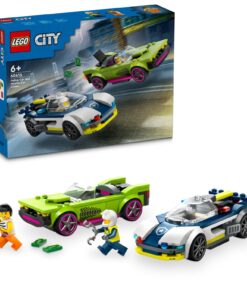 LEGO City -poliisiauto ja muskeliautojen takaa-ajo -rakennussarjan pakkaus sekä kootut lelut, joissa on kaksi minihahmoa.