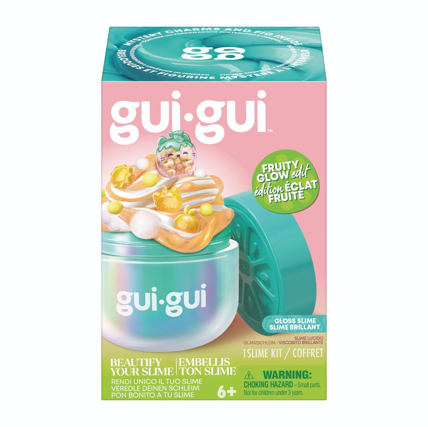 Laatikko, jossa on gui·gui Fruity Glow Edit -kiiltävä slime-sarja. Pakkauksessa on pastellivärinen astia, jossa on kiiltävää slimeä ja jonka päällä on tekohedelmäkoristeita. Pakkaus on värikäs, ja siinä on ikäsuositus 6 vuotta ja ylöspäin.