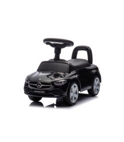 Musta Mercedes-Benz -leikkiauto lapsille, jossa on ohjauspyörä, istuin ja aidon näköiset etuosan yksityiskohdat. Lelu on kuvattu valkoisella taustalla.