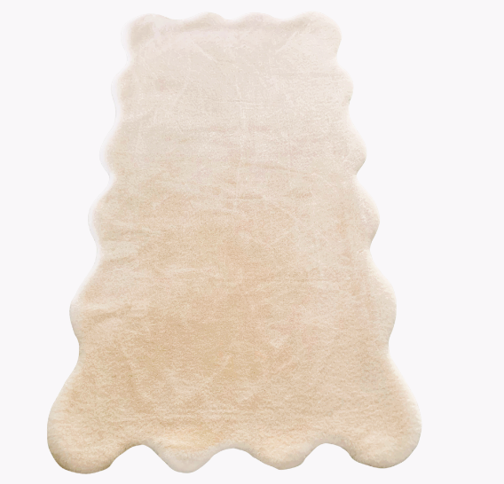 Valkoisella taustalla esillä oleva beige, suorakulmainen matto, jonka reunat ovat aaltoilevat ja aaltomaiset.