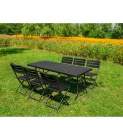 Taittopöytä musta 180cm ja kuusi mustaa taittotuolia.