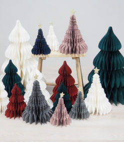 Alternative view of Paperikuusi  tummanpunainen 25cm