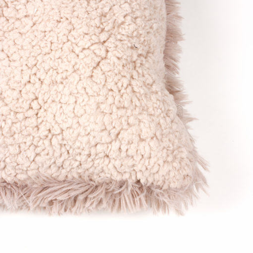 Tekoturkistyyny beige - Image 3
