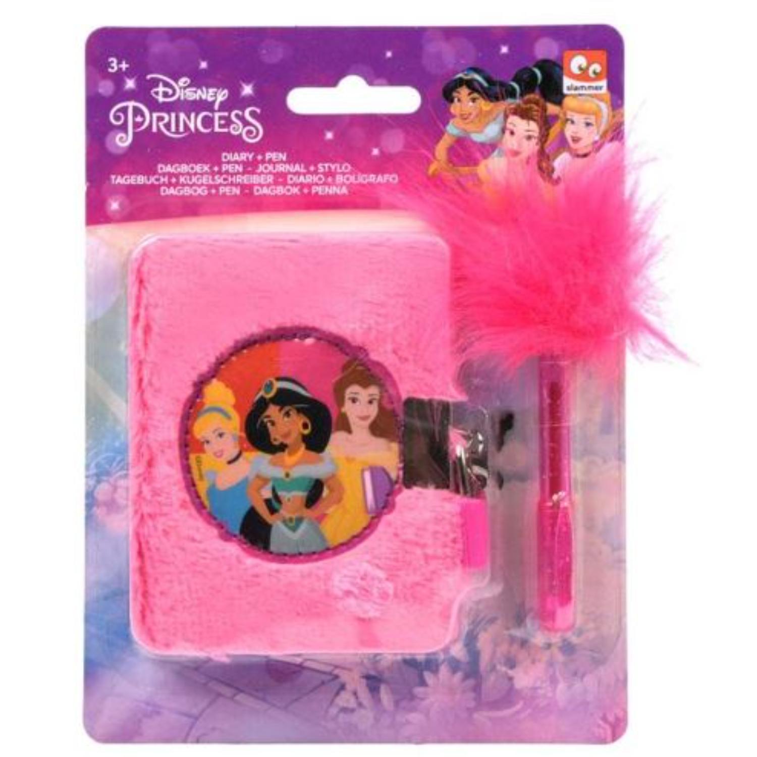 Disney-prinsessapäiväkirjasetti, jossa on vaaleanpunainen, pörröinen kansi, jossa on kolme prinsessaa, vaaleanpunainen sulkakynä sekä teemallinen pakkaus, jossa on prinsessakuvituksia. Sopii 3-vuotiaille ja sitä vanhemmille.