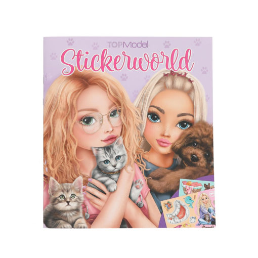 Kaksi animoitua tyttöä pitelee kissanpentua ja koiranpentua TOPModel Stickerworld -nimisen kirjan kannessa. Tausta on vaalean violetti ja siinä on tassunjälkiä, ja oikeassa alakulmassa näkyy erilaisia tarroja.