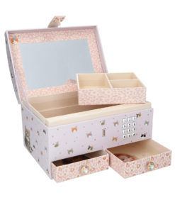 TOPModel Korurasia koodilla & musiikilla CAT LOVE