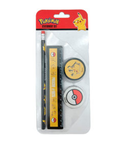 Muovipakkauksessa oleva Pokémon-paperitarvikesarja sisältää lyijykynän, viivoittimen, mustan viivoittimen, Pikachu-kuvioisen teroittimen ja kaksi pyyhekumin - toisessa on Pikachun kasvot ja toisessa Pokéball-muotoinen.