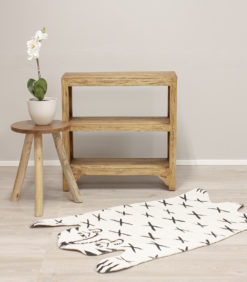 Puukalusteet ja tiikerimatto